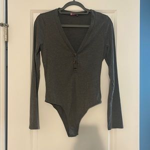 Women’s Pink Lily Grey V-Neck Bodysuit Size Large